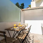 Host Wise - Classy Amazing Flats