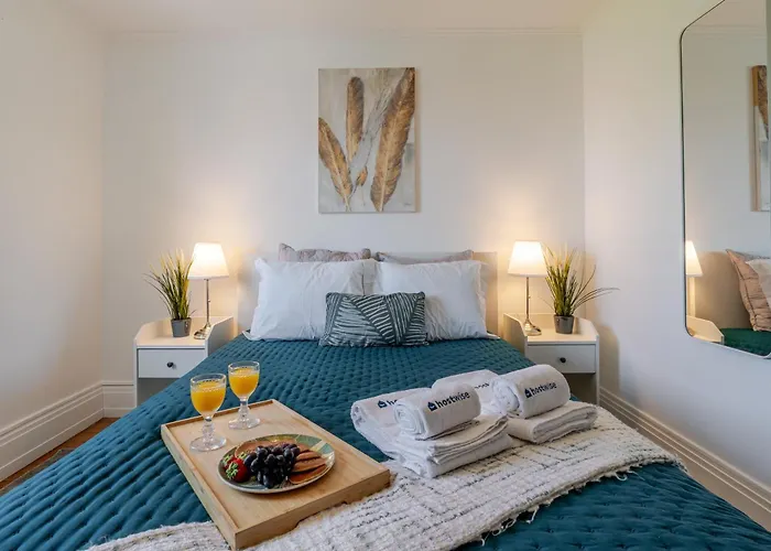 Host Wise - Classy Amazing Flats *