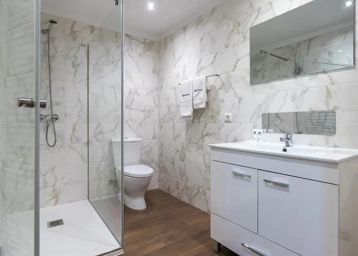 Host Wise - Classy Amazing Flats