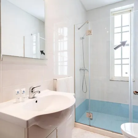 Host Wise - Classy Amazing Flats Apartment